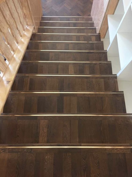 Cầu thang chạy ron