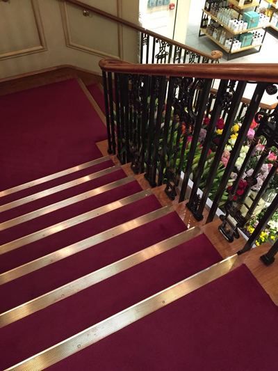 nẹp inox V cầu thang