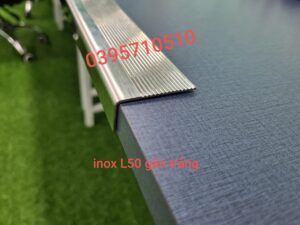 Nẹp inox L50 gân trắng gương