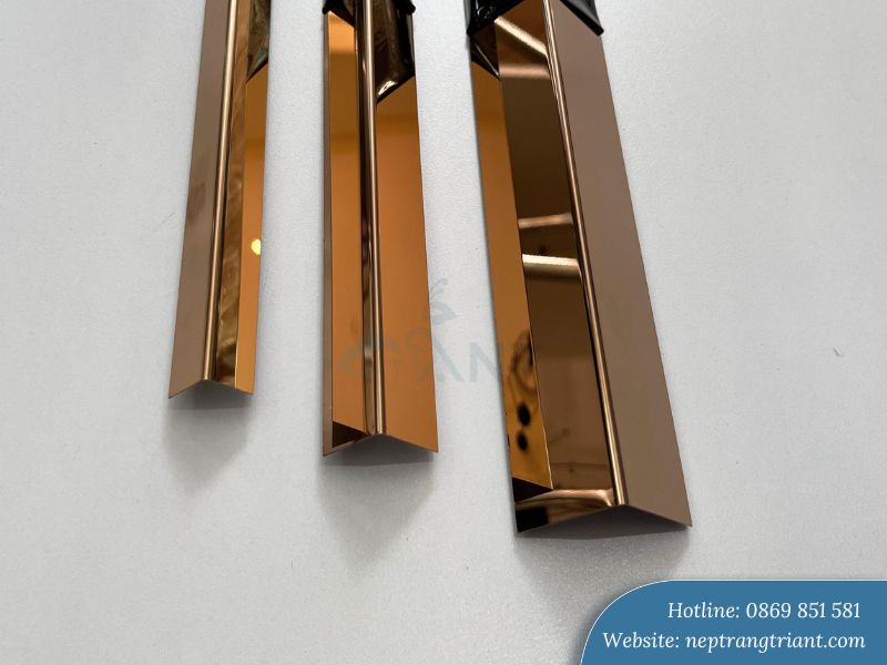 Giá nẹp inox chữ V màu hồng gương
