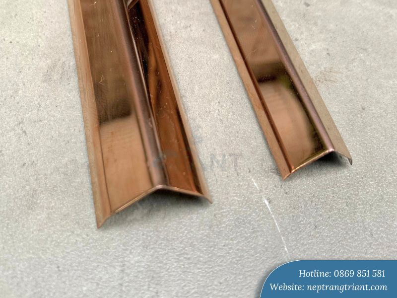 Nẹp chữ V inox màu hồng gương