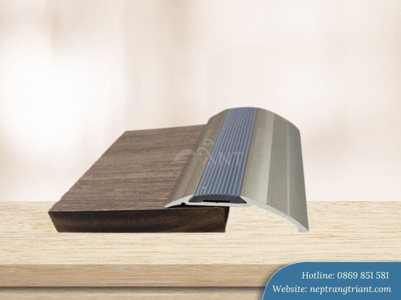 nep-nhom-chenh-cot-san-go