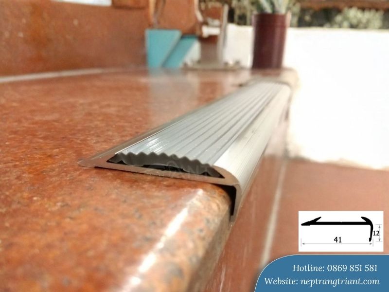 nep-nhom-chong-tron-op-bac-tam-cap